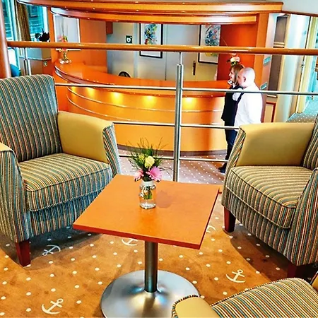 Botel Baxter Hoare Ship 4*