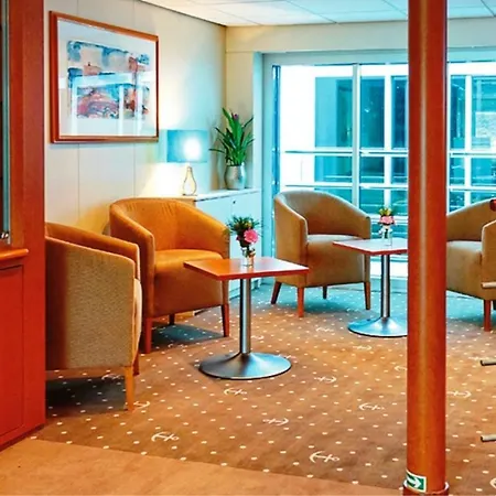 Botel Baxter Hoare Ship 4*