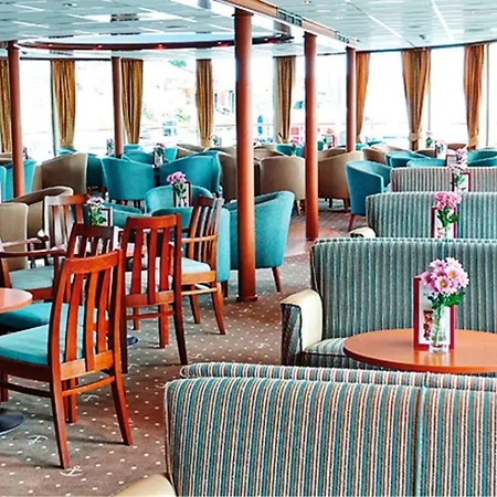 Baxter Hoare Ship 4* Cologne