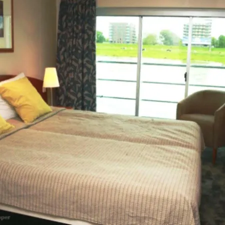 Baxter Hoare Ship 4*